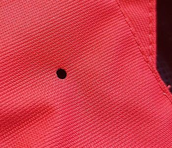 BestHoodEver Kapuzenupdate Detail gestanztes Loch.1