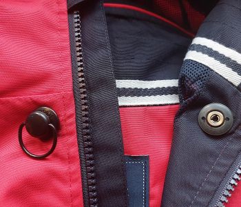 BestHoodEver Kapuzenupdate Detail LOXX Knopf Kragen.1