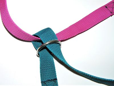 X Gurtverbindung Gurte über Kreuz einschlaufen